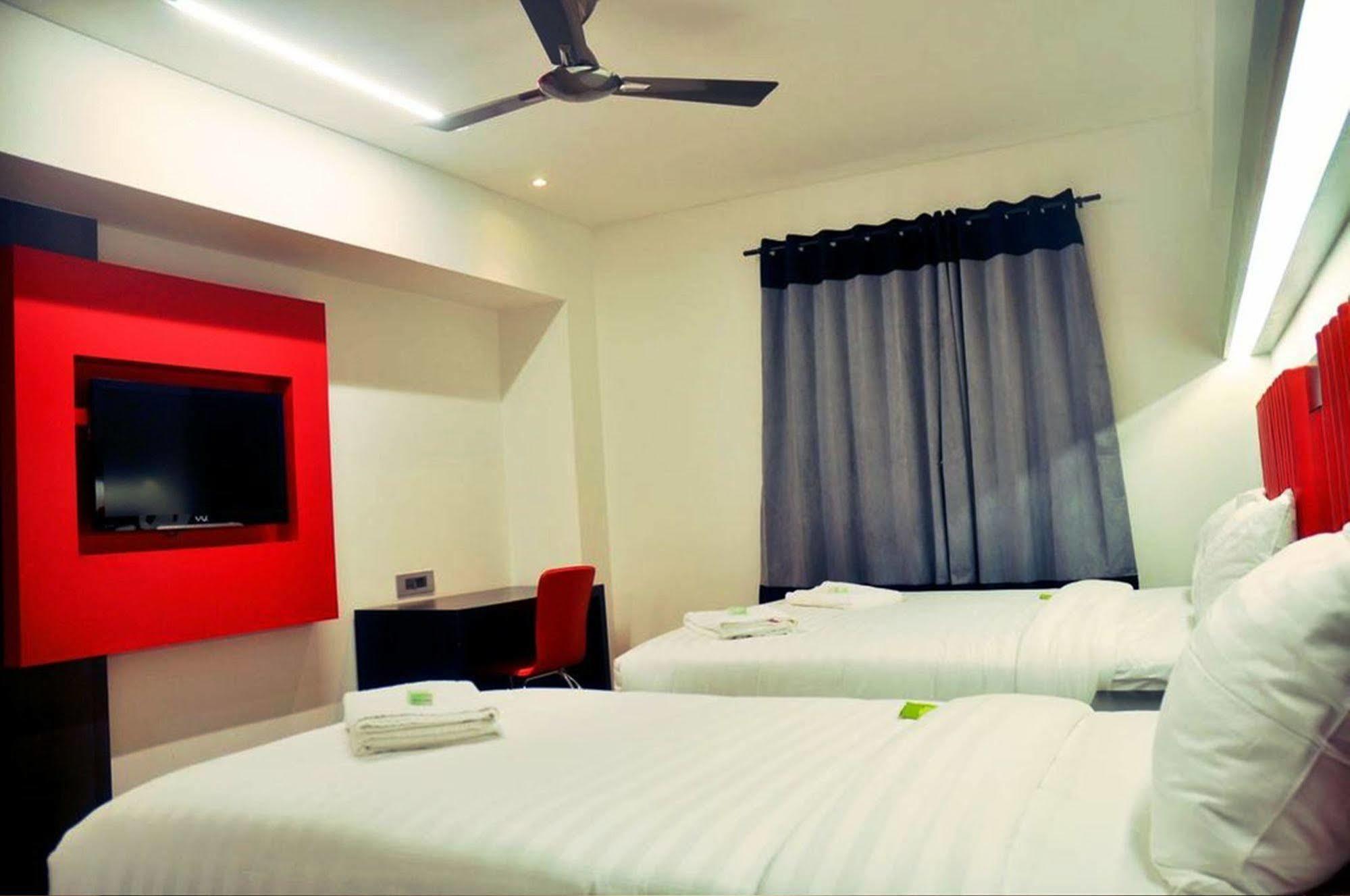 Mango Hotels Tune Ahmedabad Exterior foto